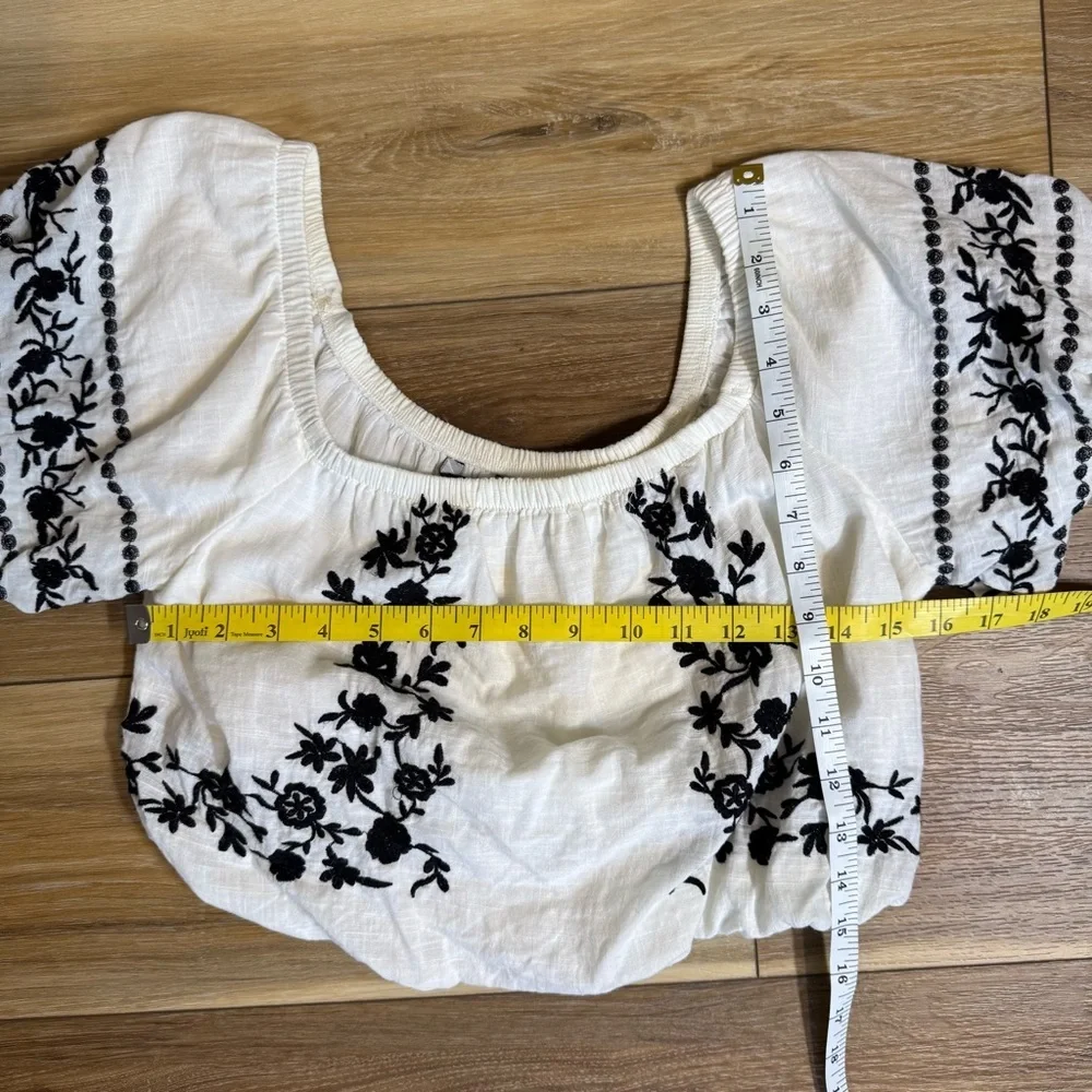 American Eagle Embroidered Off-Shoulder White Crop Top Blue small